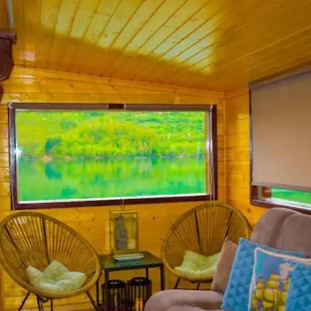 Victoria House Holiday home Perucac