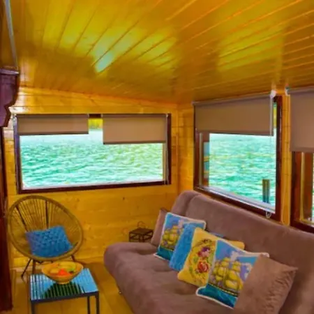 Holiday home Victoria House *