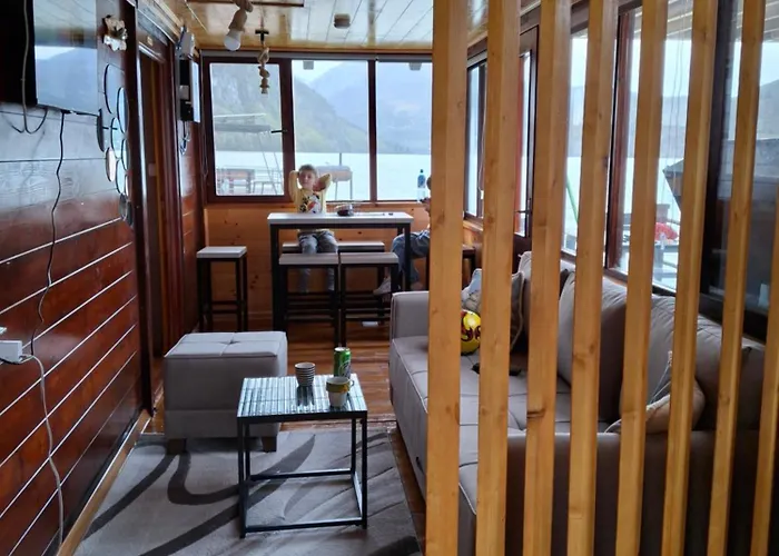 Victoria House * 佩鲁恰茨